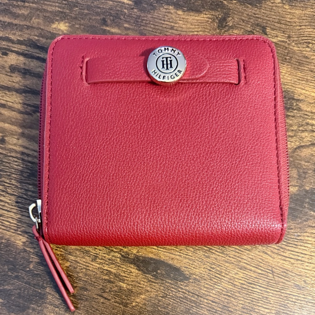 Nwot Tommy Hilfiger Bold Red Leather Wallet
